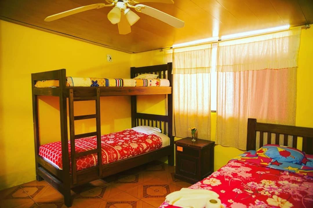 Отель Hostal Henrry'S Миндо Экстерьер фото